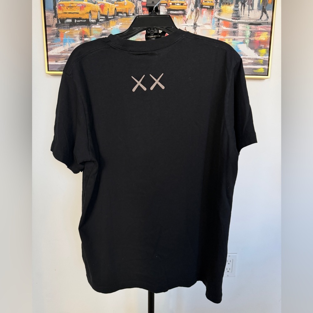 KAWS x Uniqlo T-Shirt Black 2023 Mens Size XL Black Rare EUC - Picture 2 of 3